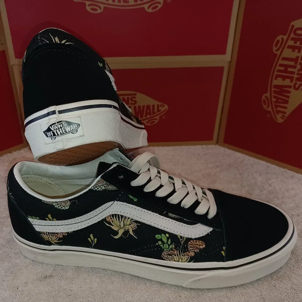 Vans Men's 7.5/Women's 9 Old Skool Desert Snake Black/White Suede VN0A5KRFB02
